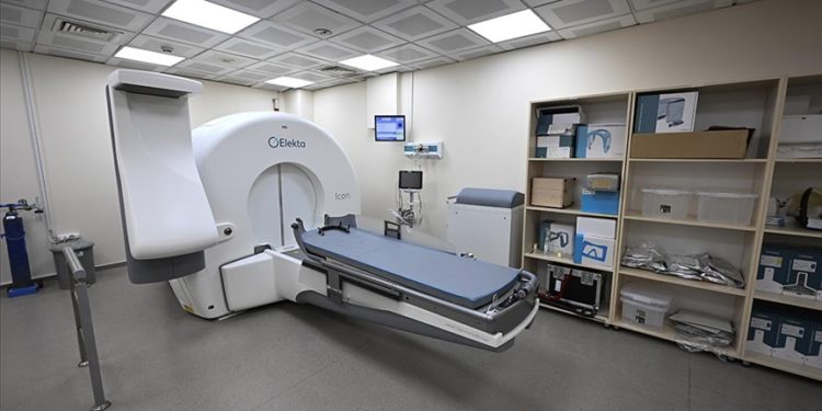 Gama ışınlarıyla ameliyatsız beyin tümörü tedavisi, Gazi Tıp’ta 10 bin hastaya çare oldu