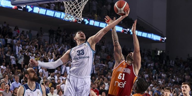 Türk Telekom yarı finalde Pınar Karşıyaka'nın rakibi oldu