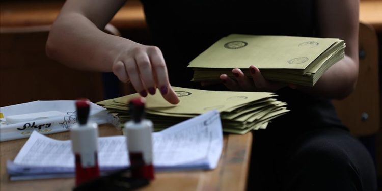 Uzmanlara göre Türkiye’deki seçimler “gerçek, etkili ve eşsiz” bir demokrasinin yansıması
