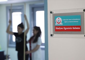 Skolyoz hastaları için “omurga eğriliği” tedavi ünitesi açıldı