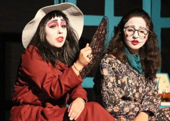 Erzurumlu öğrenciler, depremzedelere yardım için sahne alıyorlar