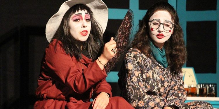 Erzurumlu öğrenciler, depremzedelere yardım için sahne alıyorlar