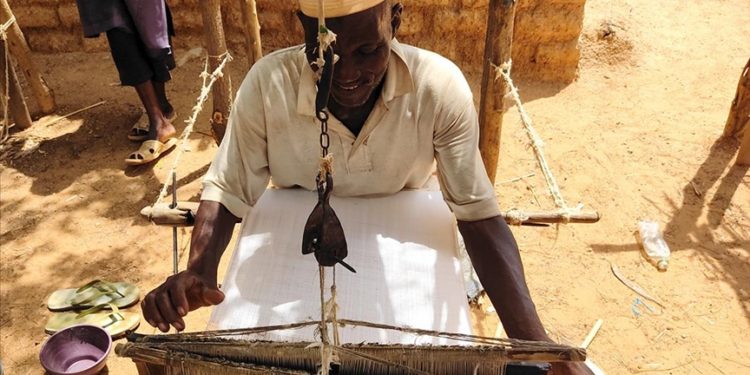 Nijerya'da kumaş dokumacılığı "sakar hannu" zamana direniyor