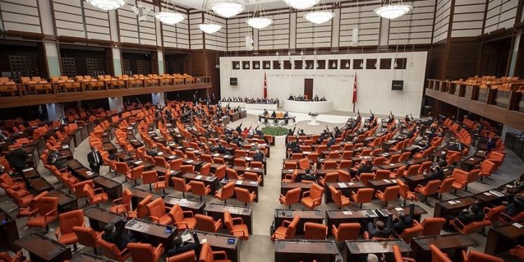 Meclis'e ziyaretçi yasağı