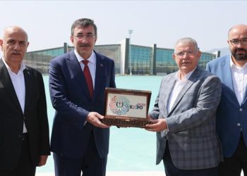 Önümüzdeki süreçte önceliğimiz, ekonomide birtakım adımlarla istikrarlı yapı oluşturmak