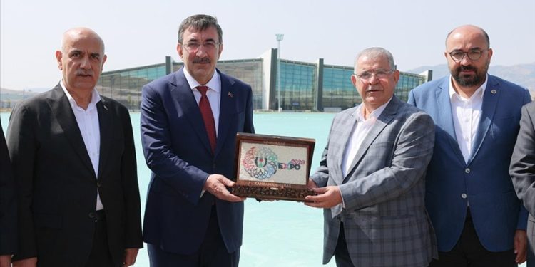 Önümüzdeki süreçte önceliğimiz, ekonomide birtakım adımlarla istikrarlı yapı oluşturmak