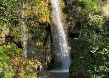 Tokat'ta 24 metreden dökülen Ocaklı Şelalesi yaz sıcağında serinletiyor