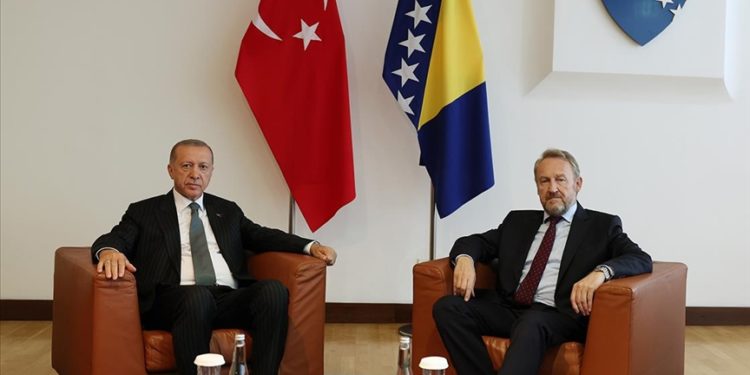 Cumhurbaşkanı Erdoğan, Bosna Hersek SDA Başkanı İzzetbegoviç ile telefonda görüştü