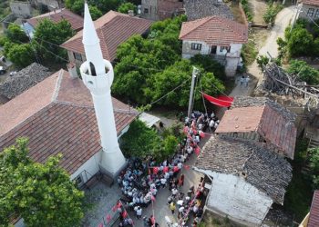Bilecik'te çocukları sevindiren "şeker atma" geleneği 6 asırdır devam ediyor