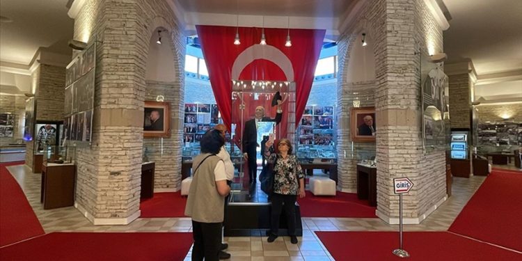 Süleyman Demirel Müzesi'ni ayda yaklaşık 2 bin kişi ziyaret ediyor