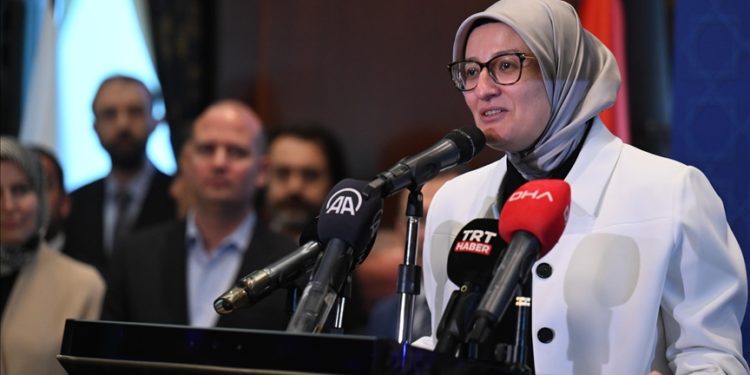 AK Parti Genel Merkezi’nde teşkilatlarla bayramlaşma programı düzenlendi