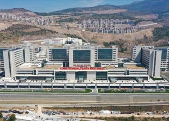 İzmir Bayraklı Şehir Hastanesi hasta kabulü için gün sayıyor