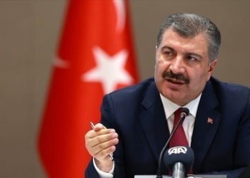 Bakan Koca'dan "yabancı uyruklu kişilerin 'öncelikli hasta' muamelesi gördüğü" iddialarına yanıt