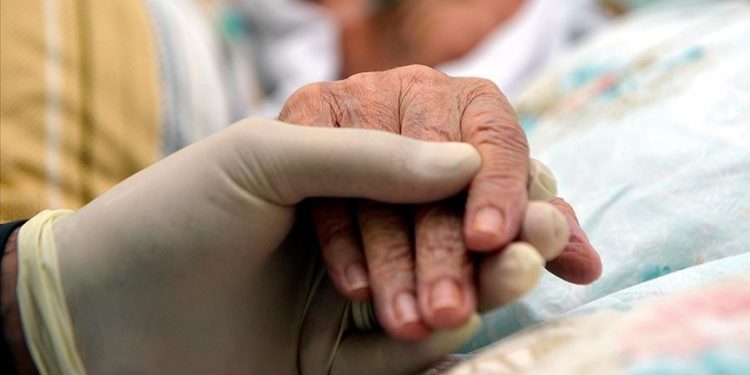 80 yaş üstü bireyler doğrudan “evde sağlık” hizmetinden yararlanabilecek