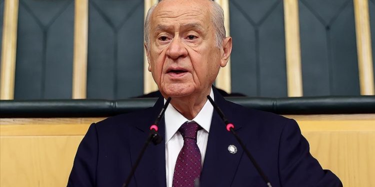 Biz, gençliği sınavlarla veya karnelerle bulmadık, bu yolla da kaybetmeyeceğiz