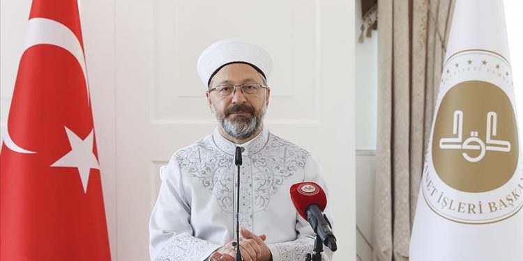 Diyanet İşleri Başkanı Erbaş, İsveç'te Kur'an-ı Kerim'e yönelik eyleme onay verilmesini lanetledi
