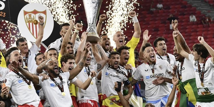 Sevilla, Avrupa Ligi’nde 7. kez şampiyonluğa ulaştı
