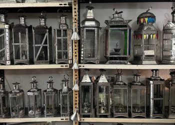 Geçmişte aydınlatmayı sağlayan fenerler günümüzde hediyelik eşya olarak üretiliyor