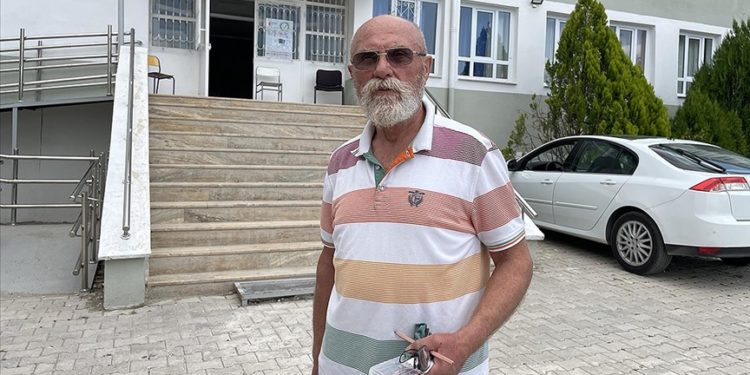 Emekli polis memuru 76 yaşında üniversite sınavına girdi