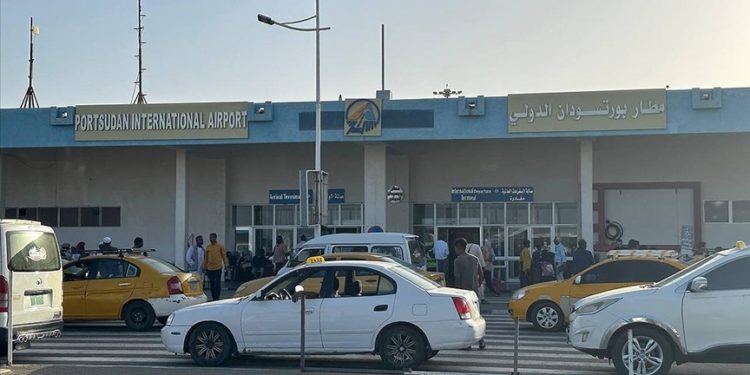 Sudan'daki çatışmalar nedeniyle toplam 1961 Türk vatandaşı tahliye edildi