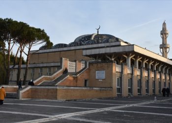 İtalya’da Müslümanların ibadet ettiği yerleri kısıtlamaya dair yasa teklifi tartışılıyor