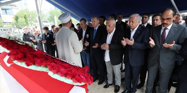 Cumhurbaşkanı Erdoğan, gazeteci yazar Mehmet Barlas'ın cenaze törenine katıldı