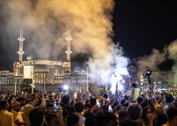 Manchester City'nin Şampiyonlar Ligi şampiyonluğu, Taksim'de kutlandı