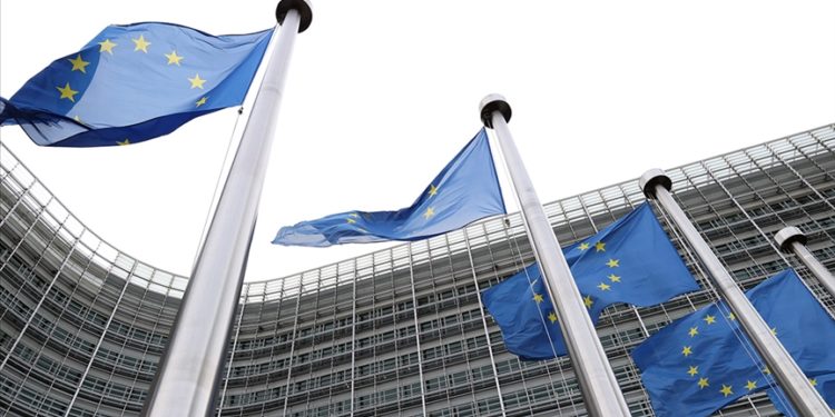 AB, Ukrayna’ya askeri yardım için kullanılan fonu artırıyor