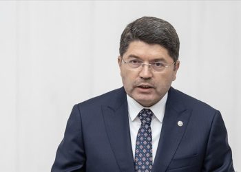 Milletimiz demokratik, sivil bir anayasayı elbette hak ediyor