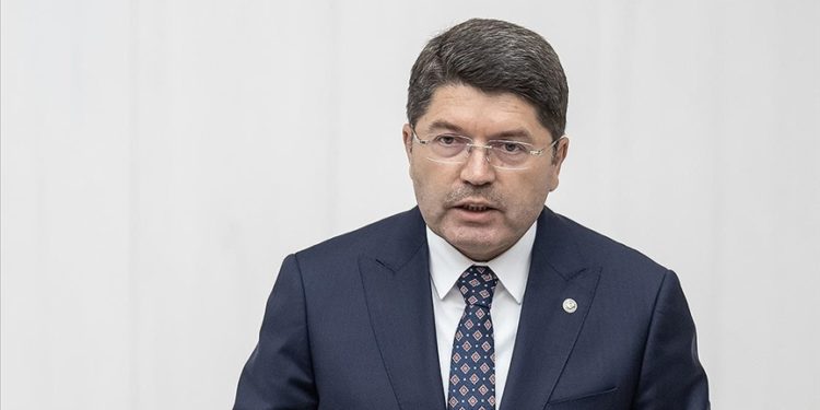 Milletimiz demokratik, sivil bir anayasayı elbette hak ediyor