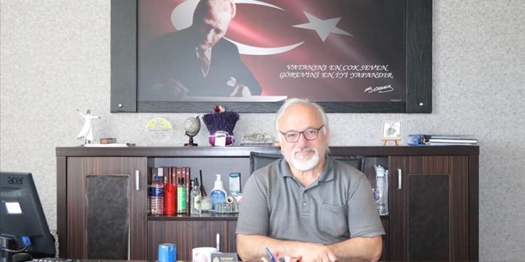 Mezunu olduğu lisede müdür olarak görev yapıyor