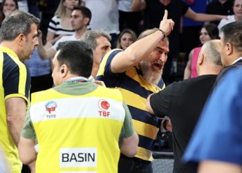 Fenerbahçe'den Anadolu Efes maçının hakem yönetimine tepki