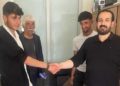 Erzurum’da gençlerin bulduğu 500 bin liralık altın polisle sahibine verildi