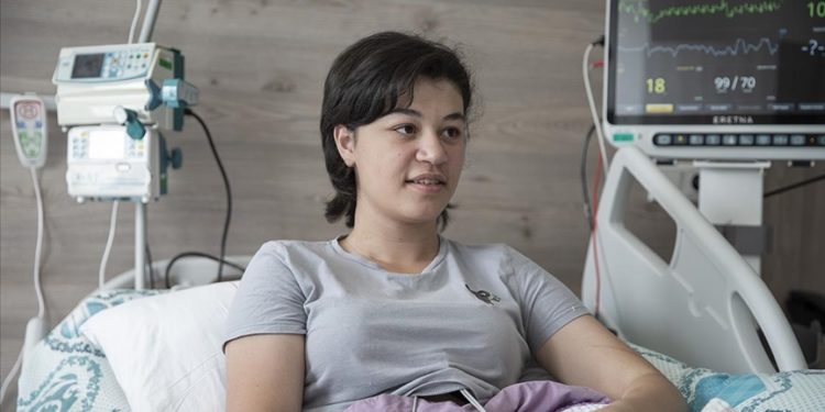 “Mavi bebek hastalığı”ndan, yeni kalp kapağıyla 18 yaşında kurtuldu