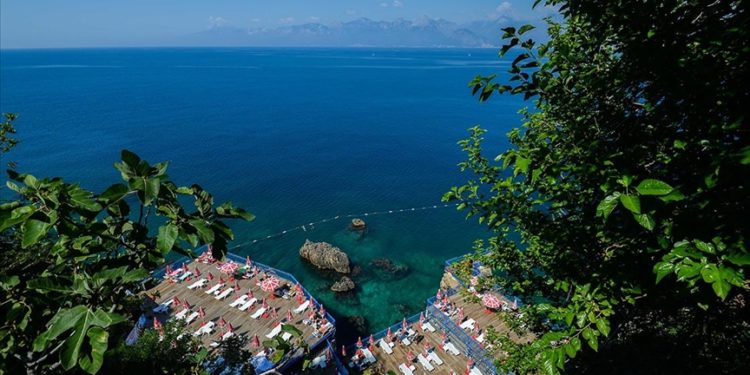 Antalya'da falez plajları arife günü hizmete açılacak