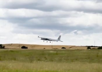 Bayraktar AKINCI’nın Hassas Güdüm Kiti ile yaptığı test atışı başarıyla tamamlandı