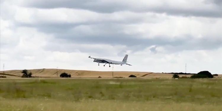 Bayraktar AKINCI’nın Hassas Güdüm Kiti ile yaptığı test atışı başarıyla tamamlandı