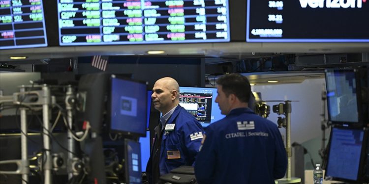 Küresel piyasalar haftaya düşük risk iştahıyla başladı