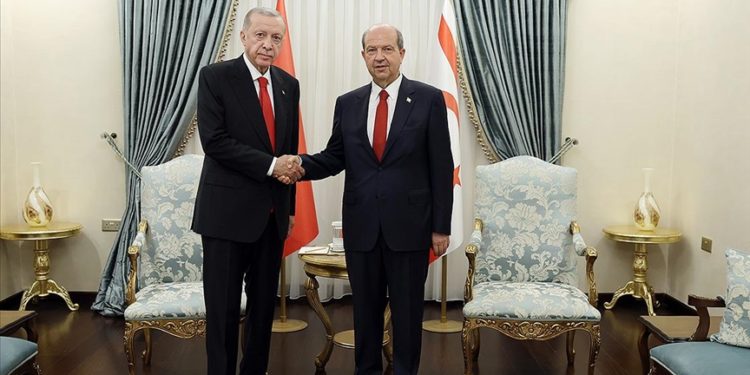 Cumhurbaşkanı Erdoğan, KKTC Cumhurbaşkanı Tatar ile baş başa görüştü