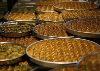 En az üç Yunan'dan biri baklavanın Türklere ait olduğunu düşünüyor