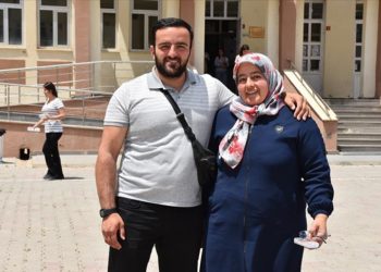 Hakkari'de anne oğul YKS heyecanını birlikte yaşadı