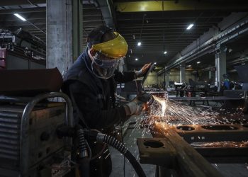 Sanayide çalışan kişi başına üretim endeksi, ilk çeyrekte yıllık yüzde 5,2 geriledi