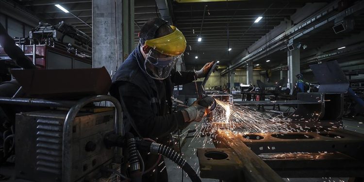 Sanayide çalışan kişi başına üretim endeksi, ilk çeyrekte yıllık yüzde 5,2 geriledi