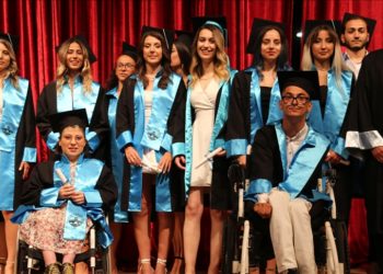 Spor bilimleri fakültesinden mezun engelli öğrenciler, azimleriyle örnek oluyor