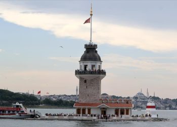 İstanbullular millet bahçeleri ve sahillere akın etti