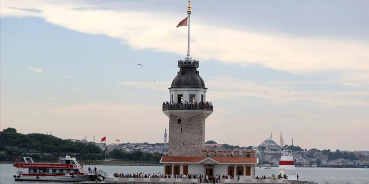 İstanbullular millet bahçeleri ve sahillere akın etti