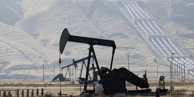 Küresel petrol arzı mayısta 1 milyon varil azaldı