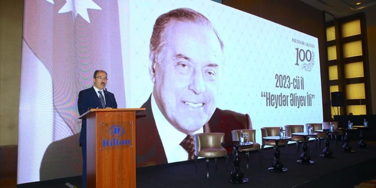 Türk ve Azerbaycanlı doktorlar “modern tıbbın güncel sorunları”nı ele aldı