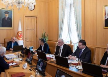 Milli bir anayasanın yapılabilmesi Türkiye’nin ve Meclisin önünde bir sorumluluk