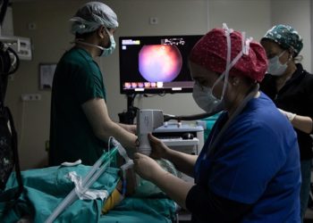 Çocuklarda gözde beyaz ışık parlaması tümör habercisi olabilir